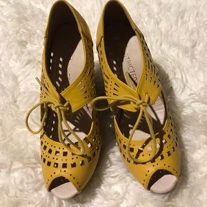 COPY - Yellow beautiful sandal